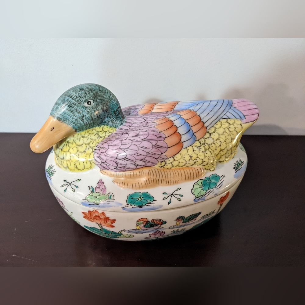 Vintage Chinese Export Hand-Painted Ceramic Nesting Duck Tureen - Picture 1 of 9